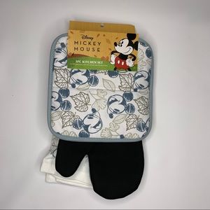 Mickey Mouse Fall Oven Mitt, Pot Holder and Towel